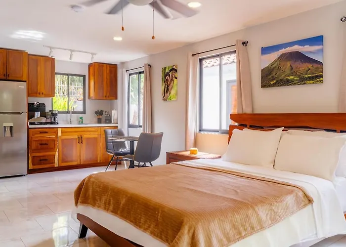 Private 1br Retreat Queen Bed Pool Near El Villa Coco