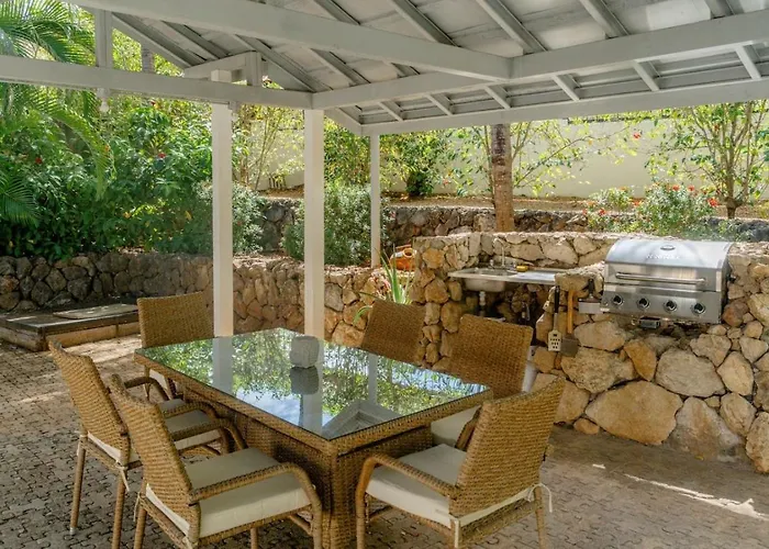 Private 1br Retreat Queen Bed Pool Near El