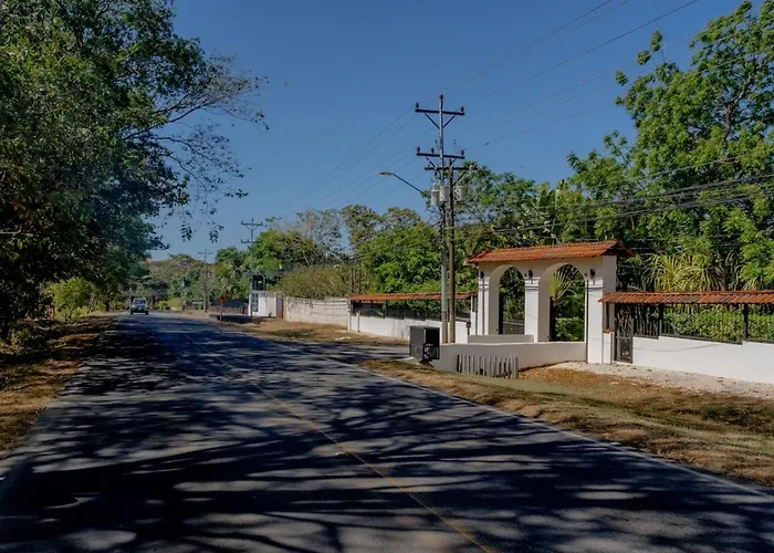 Private 1br Retreat Queen Bed Pool Near El Villa *