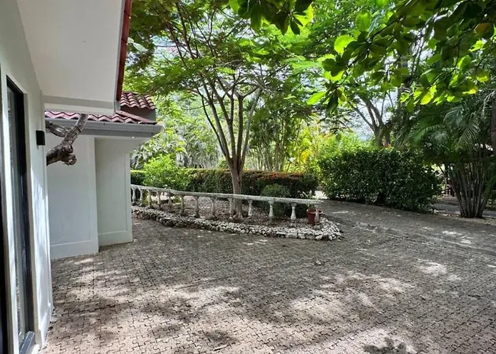 Private 1br Retreat Queen Bed Pool Near El Villa *