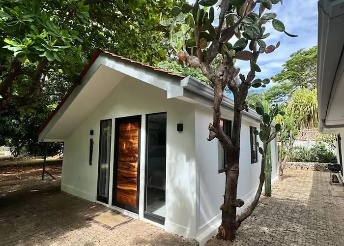 Villa Private 1br Retreat Queen Bed Pool Near El *